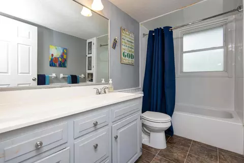 Bath - 2150 E Raynell St, Springfield, MO 65804 photo 1 of 3