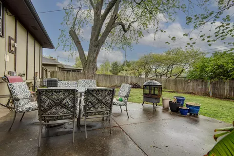 Exterior - 2150 E Raynell St, Springfield, MO 65804 photo 3 of 10