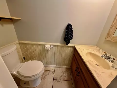Bath - 2150 E Raynell St, Springfield, MO 65804 photo 4 of 4