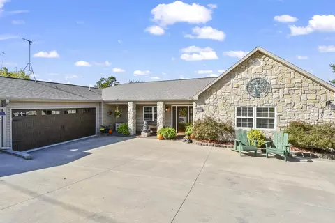 Exterior - 3041 Longbend Rd, Galena, MO 65656 photo 4 of 19