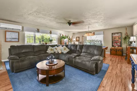 Living - 3041 Longbend Rd, Galena, MO 65656 photo 2 of 6