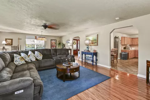Living - 3041 Longbend Rd, Galena, MO 65656 photo 3 of 6