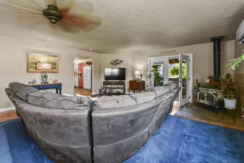 Living - 3041 Longbend Rd, Galena, MO 65656 photo 4 of 6