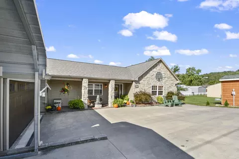 Exterior - 3041 Longbend Rd, Galena, MO 65656 photo 5 of 19