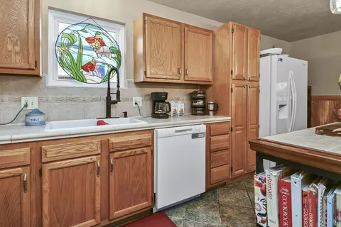 Kitchen - 3041 Longbend Rd, Galena, MO 65656 photo 2 of 7