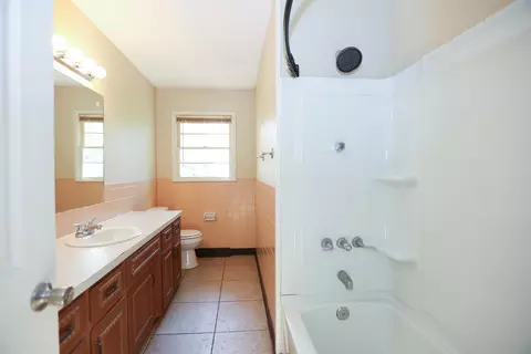 Bath - 3527 S Ferguson Ave, Springfield, MO 65807 photo 2 of 3