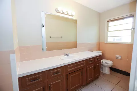 Bath - 3527 S Ferguson Ave, Springfield, MO 65807 photo 3 of 3