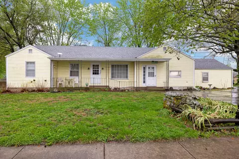 1330 E Division St, Bolivar, MO 65613