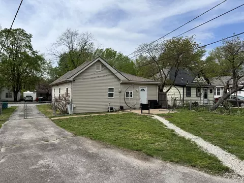 Exterior - 2110 N Pickwick Ave, Springfield, MO 65803 photo 3 of 4