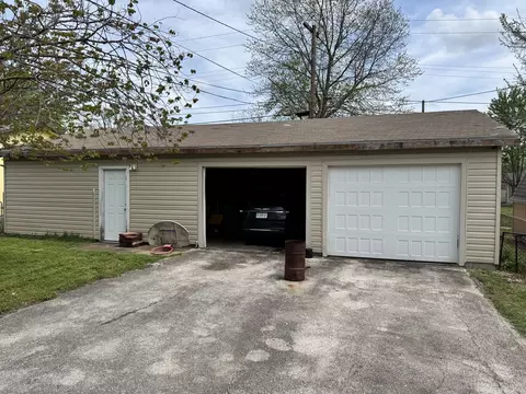 Exterior - 2110 N Pickwick Ave, Springfield, MO 65803 photo 4 of 4