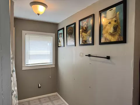 Bath - 2110 N Pickwick Ave, Springfield, MO 65803 photo 3 of 3