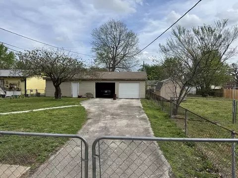 Exterior - 2110 N Pickwick Ave, Springfield, MO 65803 photo 2 of 4