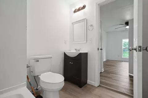 Bath - 1717 W Webster St, Springfield, MO 65802 photo 4 of 4