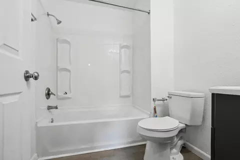 Bath - 1717 W Webster St, Springfield, MO 65802 photo 3 of 4