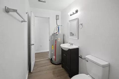 Bath - 1717 W Webster St, Springfield, MO 65802 photo 2 of 4