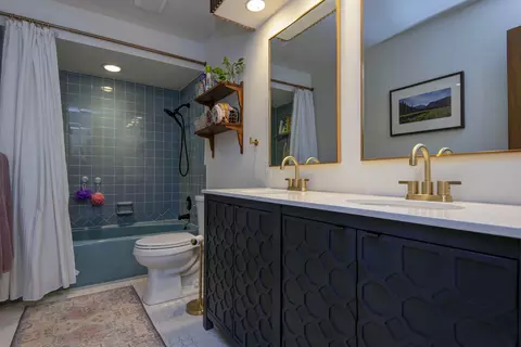 Bath - 2830 S Marlan Ave, Springfield, MO 65804 photo 3 of 4