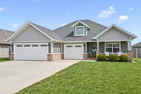 1142 S Natchez Rd, Republic, MO 65738