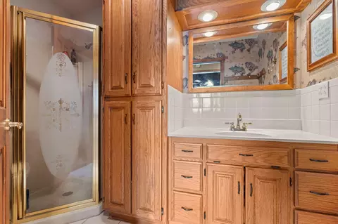 Bath - 27276 E Lakeview Ln, Eagle Rock, MO 65641 photo 4 of 4