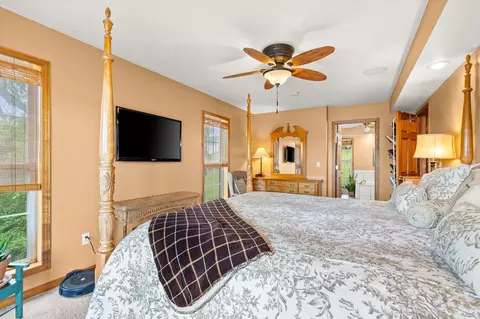 Bedroom - 27276 E Lakeview Ln, Eagle Rock, MO 65641 photo 2 of 4