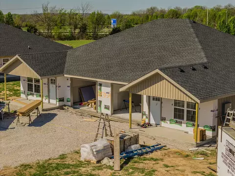 27212723 S Caden Ln, Bolivar, MO 65613
