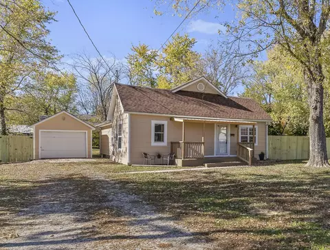529 S Clay St, Marshfield, MO 65706 photo 1