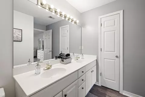 Bath - 175 Avondale Dr #11, Branson, MO 65616 photo 2 of 3