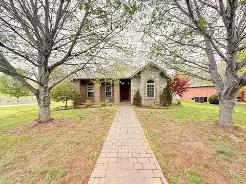 517 S Stonehurst St, Nixa, MO 65714