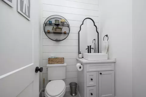 Bath - 226 Chalcedony Ct, Branson West, MO 65737 photo 6 of 10