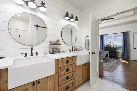 Bath - 226 Chalcedony Ct, Branson West, MO 65737 photo 4 of 10
