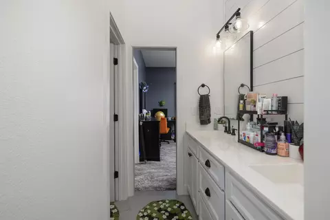 Bath - 226 Chalcedony Ct, Branson West, MO 65737 photo 7 of 10