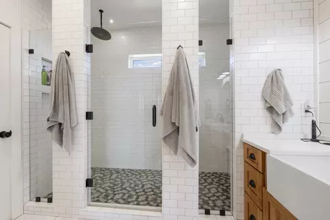 Bath - 226 Chalcedony Ct, Branson West, MO 65737 photo 1 of 10