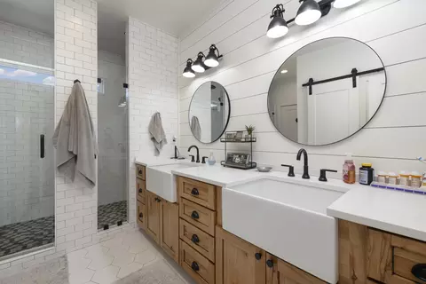 Bath - 226 Chalcedony Ct, Branson West, MO 65737 photo 3 of 10