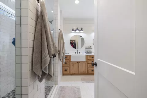Bath - 226 Chalcedony Ct, Branson West, MO 65737 photo 5 of 10