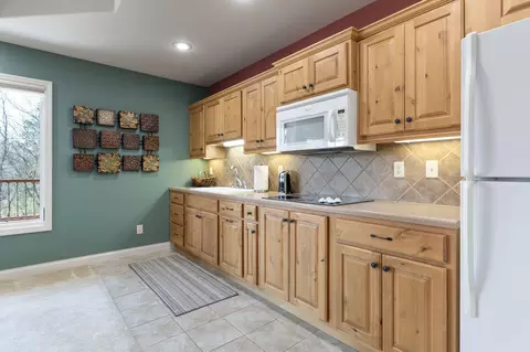 Kitchen - 112 Ranch Rd, Saddlebrooke, MO 65630 photo 4 of 4