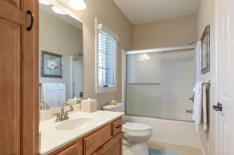 Bath - 112 Ranch Rd, Saddlebrooke, MO 65630 photo 2 of 5