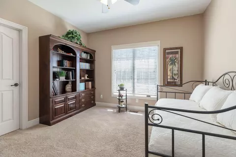 Bedroom - 112 Ranch Rd, Saddlebrooke, MO 65630 photo 3 of 5