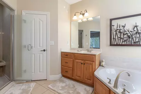Bath - 112 Ranch Rd, Saddlebrooke, MO 65630 photo 3 of 5