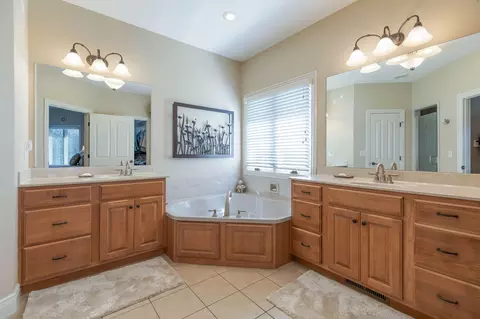 Bath - 112 Ranch Rd, Saddlebrooke, MO 65630 photo 1 of 5
