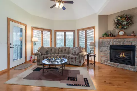 Living - 112 Ranch Rd, Saddlebrooke, MO 65630 photo 2 of 4