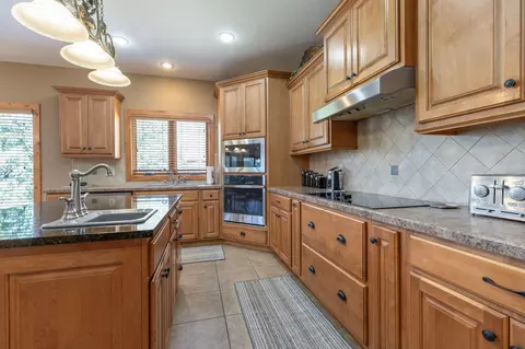 Kitchen - 112 Ranch Rd, Saddlebrooke, MO 65630 photo 2 of 4