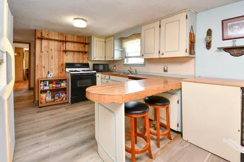 Kitchen - 622 E Madison St, Marshfield, MO 65706 photo 2 of 4