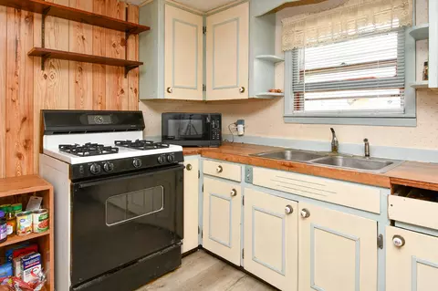 Kitchen - 622 E Madison St, Marshfield, MO 65706 photo 4 of 4