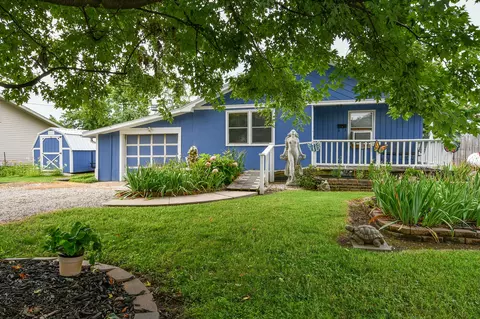 622 E Madison St, Marshfield, MO 65706