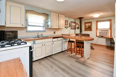 Kitchen - 622 E Madison St, Marshfield, MO 65706 photo 1 of 4