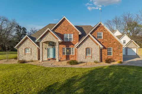 915 E 438th Rd, Bolivar, MO 65613
