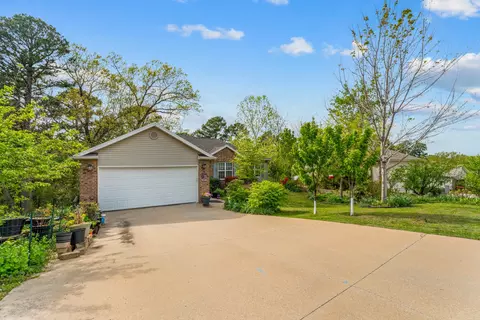 145 Lillian Ln, Hollister, MO 65672