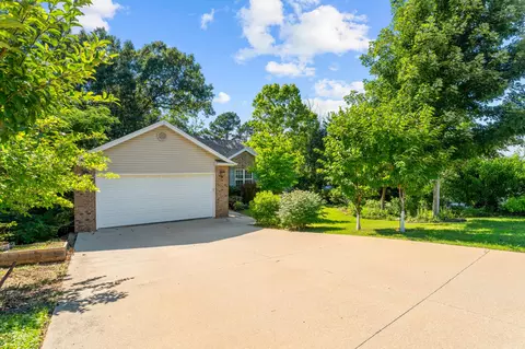 145 Lillian Ln, Hollister, MO 65672