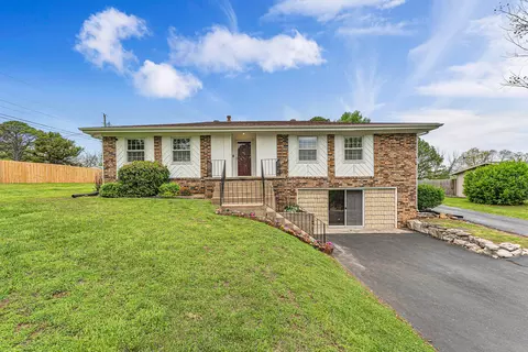 143 Park Blvd, Ozark, MO 65721