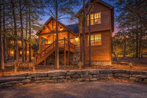24 Lost Creek Cir, Branson West, MO 65737