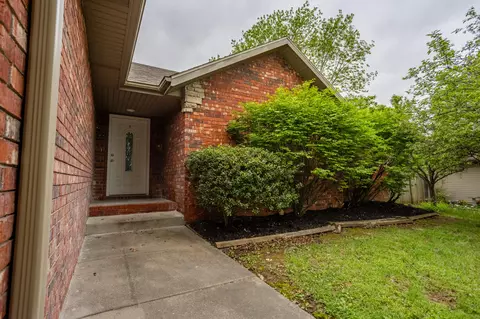 587 S Canterbury Ln, Nixa, MO 65714 photo 3
